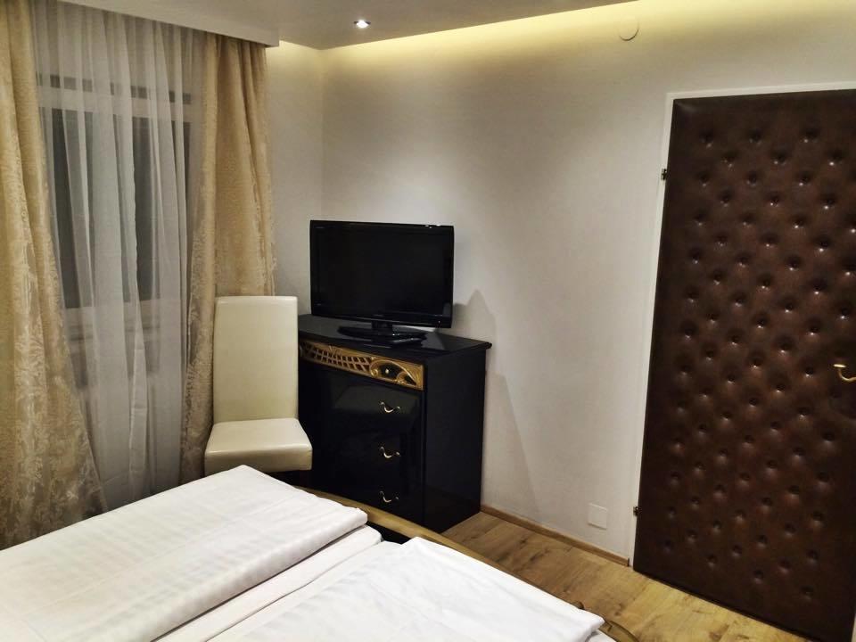 Stadthotel Restaurant Auerhahn Vocklabruck Phòng bức ảnh
