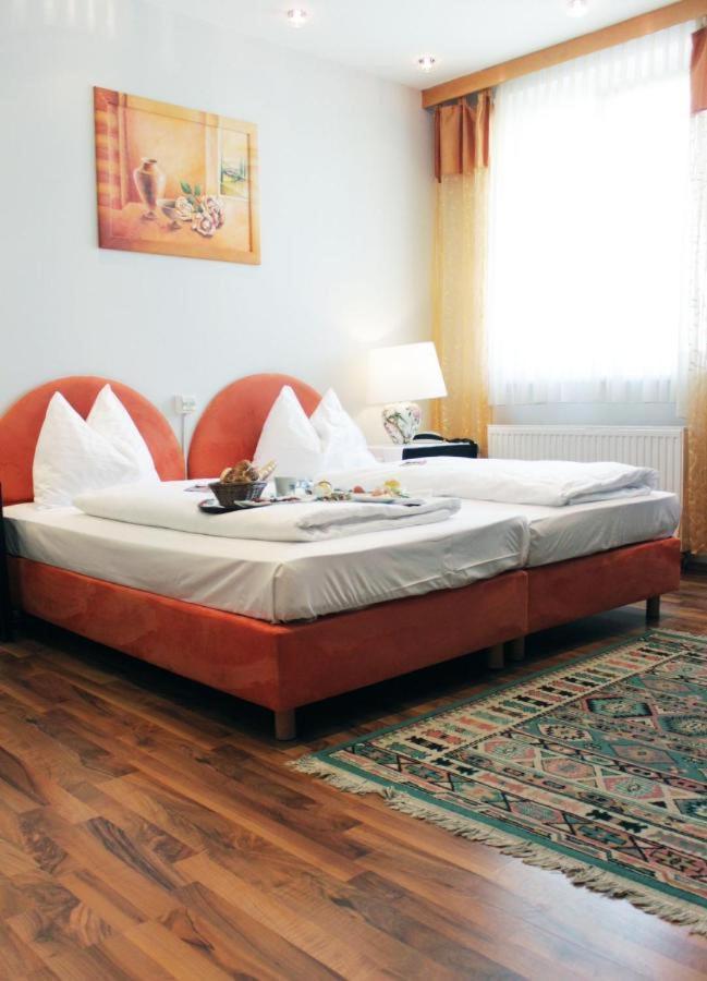 Stadthotel Restaurant Auerhahn Vocklabruck Ngoại thất bức ảnh