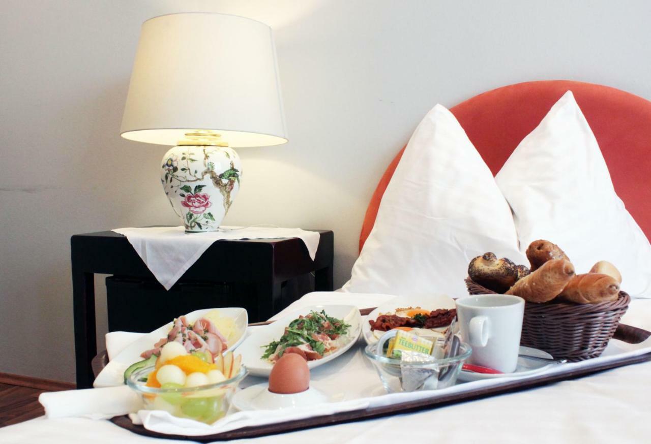 Stadthotel Restaurant Auerhahn Vocklabruck Ngoại thất bức ảnh