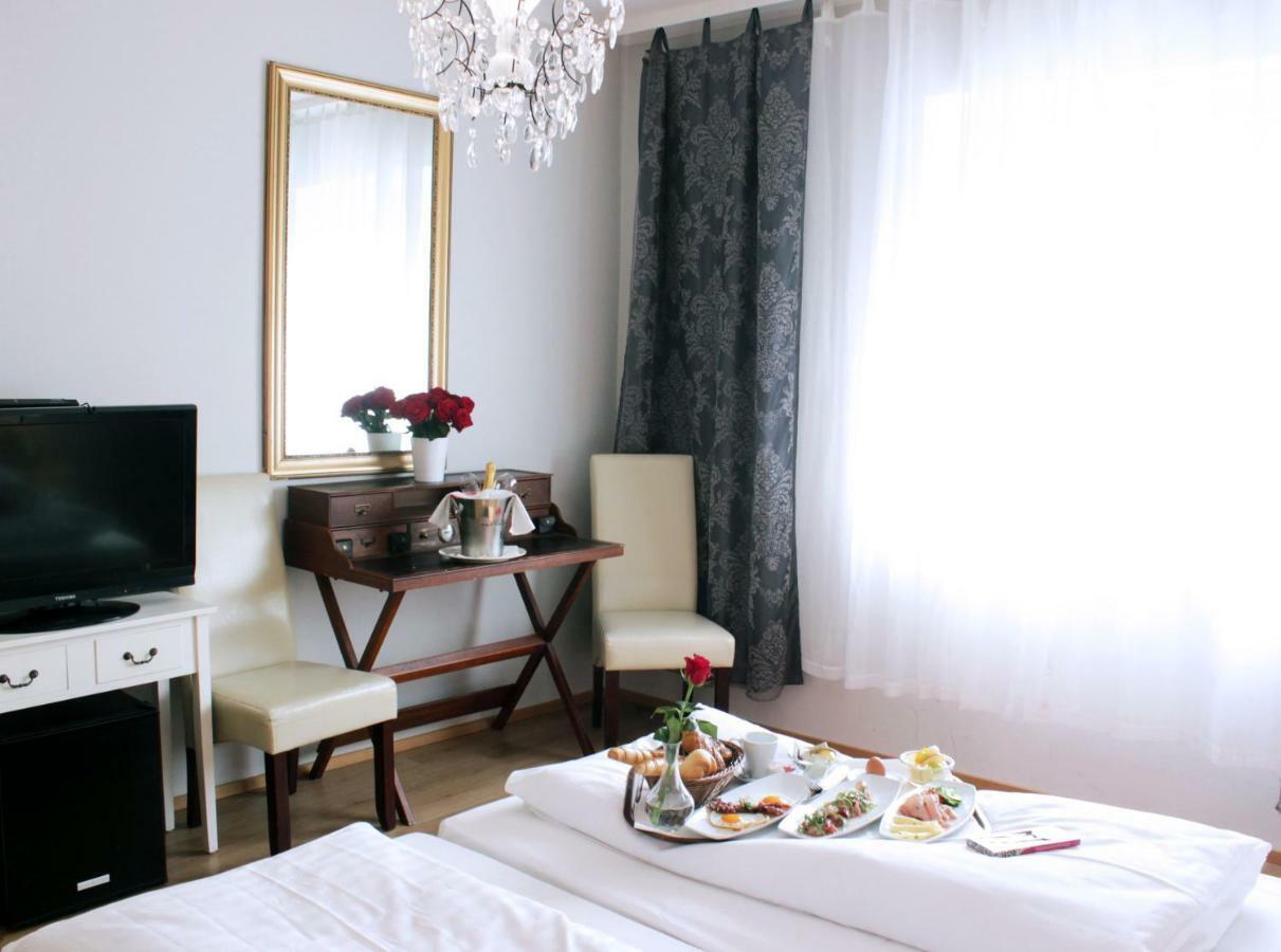 Stadthotel Restaurant Auerhahn Vocklabruck Ngoại thất bức ảnh