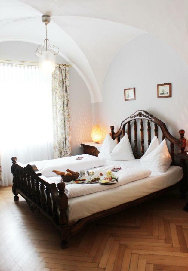Stadthotel Restaurant Auerhahn Vocklabruck Ngoại thất bức ảnh