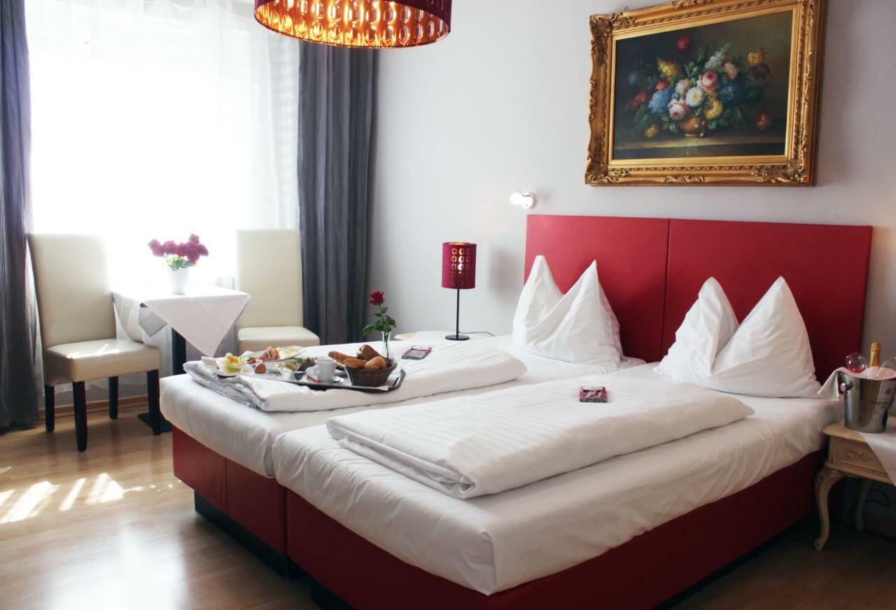 Stadthotel Restaurant Auerhahn Vocklabruck Ngoại thất bức ảnh
